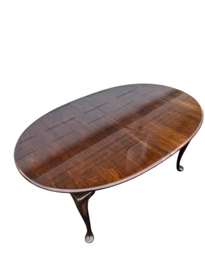 L61529EC: Mesa de comedor ovalada de cereza maciza Stickley Foto 1 de 4