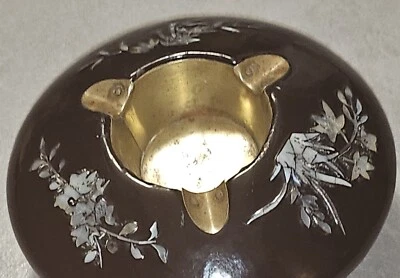 Superbe Cendrier Laque XIXe Napoléon 3 décors Incrustations florale en NACRE Tbe - Photo 1/4