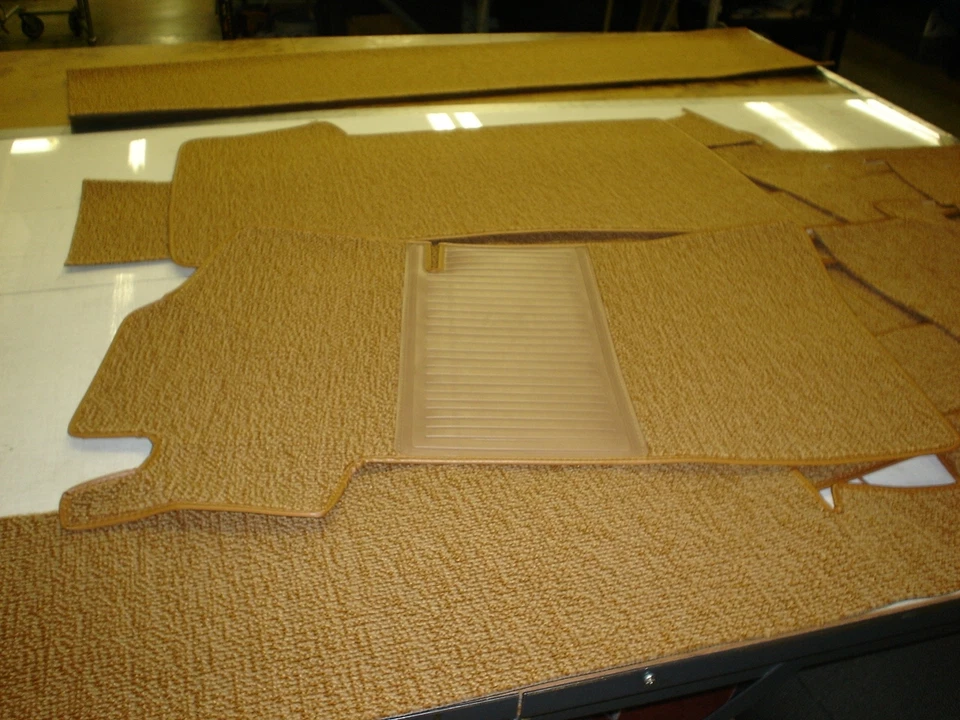 KIT ALFOMBRA MERCEDES BENZ W108 250S, 250SE, 280S, 280SE, 280SEL 1965-73 BUCLE ALEMÁN Foto 1 de 2