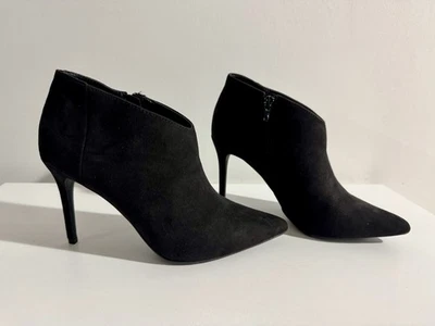 Shooties para mujer Journee Collection Demmi punta puntiaguda negros talla 8 M Foto 1 de 4