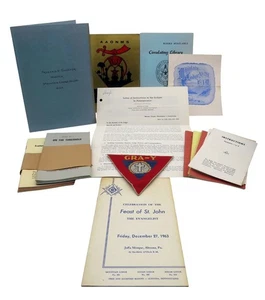 Lotto 22 libretti effimeri massonici vintage opuscoli volantini e toppa tessuta - Foto 1 di 14