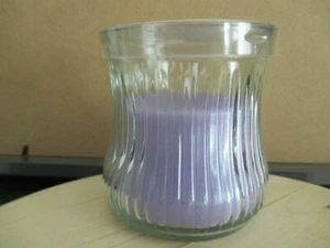 Duftkerze Rillenglas mit Duftwachs lilac - Bild 1 von 4