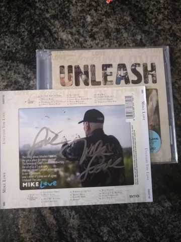 SIGNED Mike Love Unleash The Love AUTOGRAPHED 2 cd set the beach boys Cover