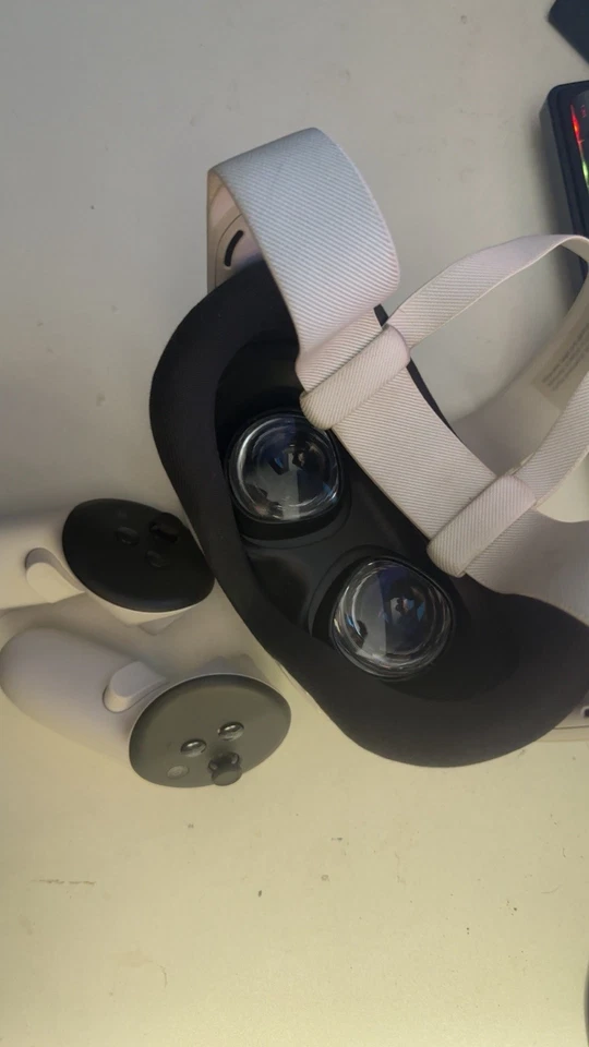 Meta Quest 3S Virtual Reality Headset 128GB - Image 1 of 4