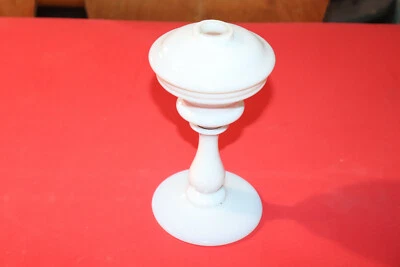 Ancienne Lampe à Pétrole Opaline Blanche 21.5 cm à très  léger reflet bleuté - Photo 1/4