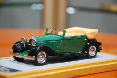XEROX 1: 43 Green Bugatti T46 1929 vintage cabrio car resin model - Image 1 of 4