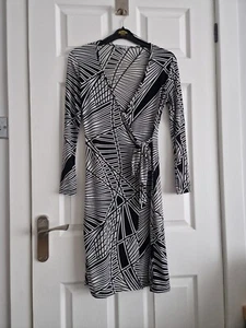 Black & White Geometric Pattern Wrap Dress TU Very Flattering And Forgiving!... - Picture 1 of 4