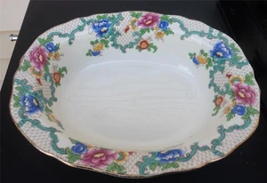 Oval Vegetable Bowl Victoria (Scalloped, Gold Trim) by Royal Cauldon - Picture 1 of 8