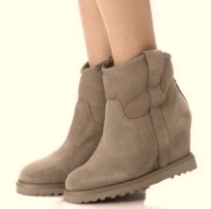 ASH Yahoo Bis Sheepskin Lined Hidden Wedge Ankle Boots Taupe Suede Size 7 - Picture 1 of 15