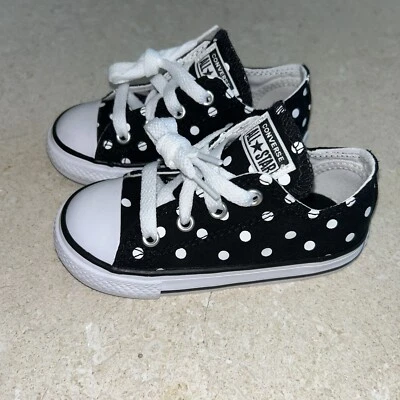 Nuevos zapatos Converse a lunares blancos y negros niñas pequeñas 7 Foto 1 de 4