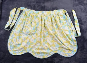 MEDIO DELANTAL FLORAL AZUL Y AMARILLO ALGODÓN HECHO A MANO VINTAGE CON BOLSILLO - Imagen 1 de 6