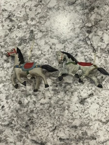 Juego de 2 adornos vintage de caballo gris, - Imagen 1 de 4