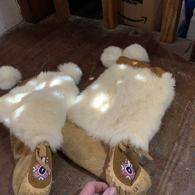 De colección - Hecho a mano Buckskin Cuentas Indígenas Canadienses Mukluko Mocasines Conejo Foto 1 de 4