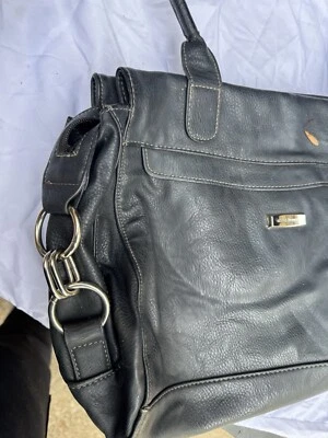 Cartera de mano para mujer Alfred Dunner negra varios bolsillos (barbox Foto 1 de 4