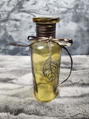 Florero decorativo de vidrio amarillo adorno de hojas de cuero y metal otoño Foto 1 de 4