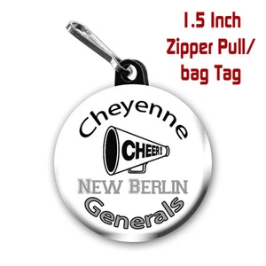 Zwei personalisierte 1,5 Zoll Cheer Grafik Reißverschluss Ziehen Taschenetiketten Name, Team, Farben - Bild 1 von 2