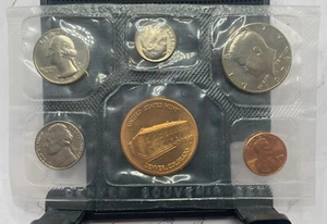 1974 Denver Mint Set #122 - Picture 1 of 2