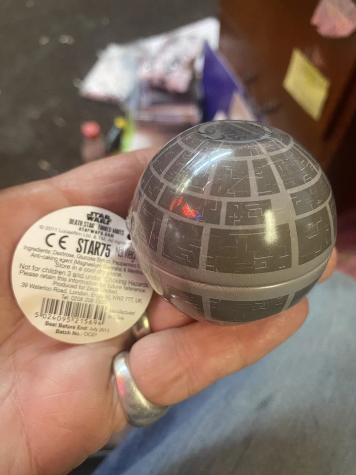 Boston America Star Wars - Estrella de la Muerte 1.5" Mini Lata Nueva Foto 1 de 1