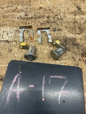 Ford Truck Bronco F150 F250 F350 1980-1997 pestillo de puerta cerraduras y lengüetas sin llave OEM Foto 1 de 4