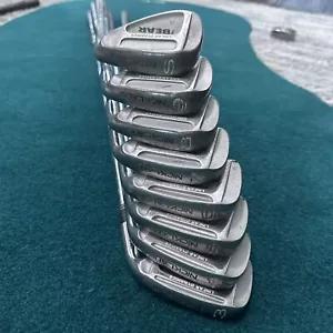 Jack Nicklaus The Bear Right Handed Linear Dynamics 3 4 5 6 7 8 9 S Irons Clubs - Picture 1 of 22