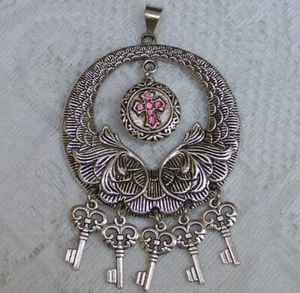 SNAP Large Silver Round Emblem with 5 Keys & Pink Rhinestone Cross Snap, Chain - Picture 1 of 3