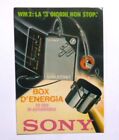 VECCHIA CARTOLINA ADESIVO / Old Postcard Sticker SONY WALKMAN RADIO (cm10 x 15)