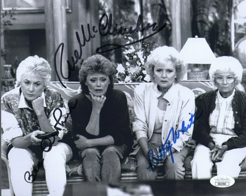 BETTY WHITE HAND SIGNED 8x10 PHOTO       GOLDEN GIRLS CAST WITH BEA+RUE     JSA Cover