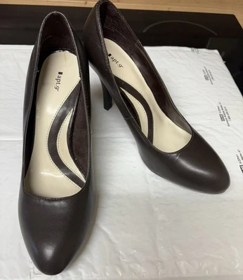 Women’s Pump Heels. Size 6 With 4 Inch Heel. Black Leather.  Apt 9 - Image 1 of 4