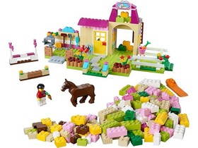 Lego Juniors 10674 Pony Farm Used- Easy To Build  293/306 Pieces 96% Complete