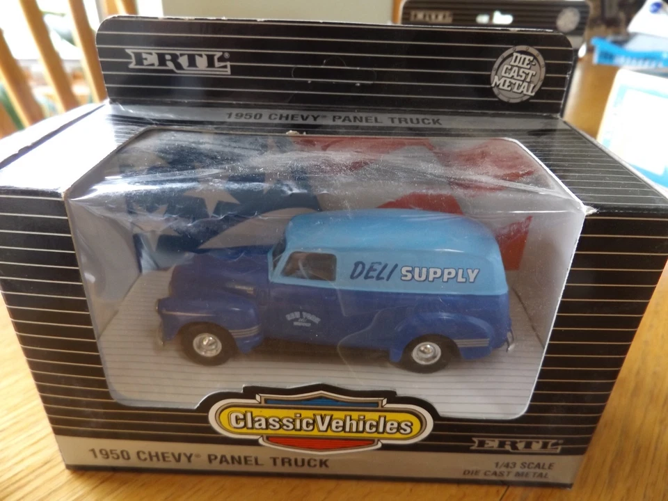 1950 雪佛兰面板卡车,经典车辆 Ertl 1: 43 压铸 #2825 1993 中国 — 第 1/1 张图片