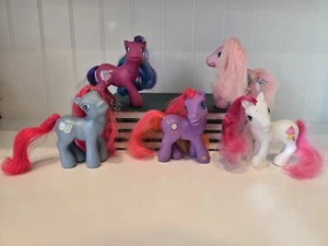 LOTTO MLP G3 MY LITTLE PONY AUGURI D'AMORE, NASTRO AUGURI, SORPRESA FRAGOLA Ref K - Foto 1 di 13