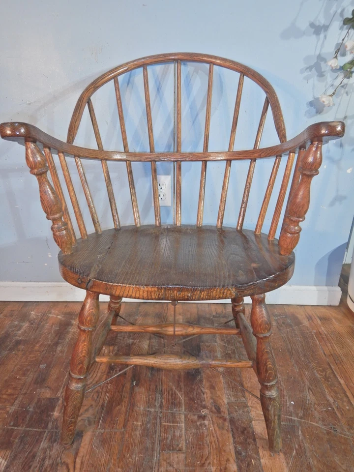 Sillón Windsor antiguo con respaldo de saco Foto 1 de 4