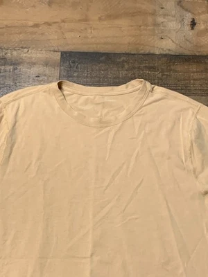 Vuori Tuvalu Tee Shirt Mens Medium Beige Training Performance Gym Lightweight - Image 1 of 4