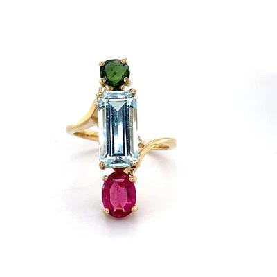 Anillo de tres piedras de oro amarillo de 14K aguamarina con turmalina verde y rosa talla 7 Foto 1 de 4
