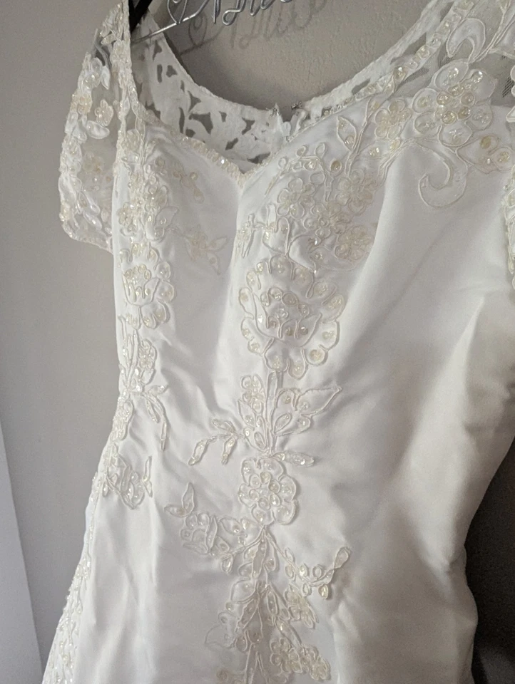 PC Mary's Clásico Blanco Vestido de Novia Línea A Lentejuelas Vestido de Novia Talla 12 Foto 1 de 4