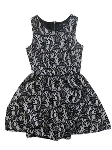 Vestido Heart Soul Negro Encaje Superpuesto Ajuste y Acampanado Talla Mediana - Imagen 1 de 4