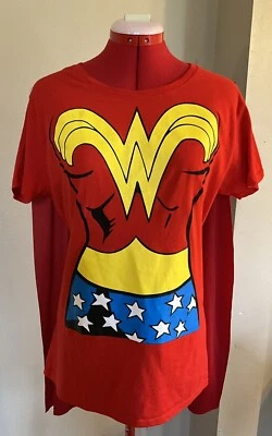 CAMISETA CON CAPA D C CÓMICS MUJER MARAVILLA COS PLAY Foto 1 de 4