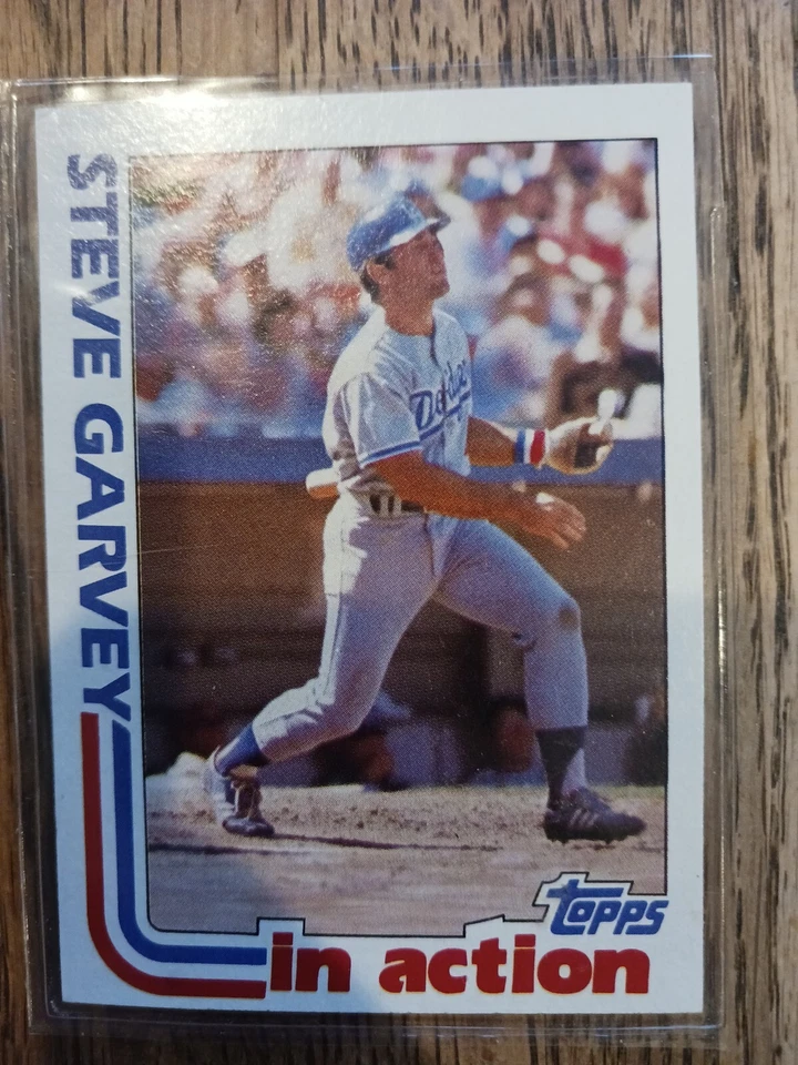 1982 Topps #180 Steve Garvey In Action Los Angeles Dodgers - Image 1 of 2