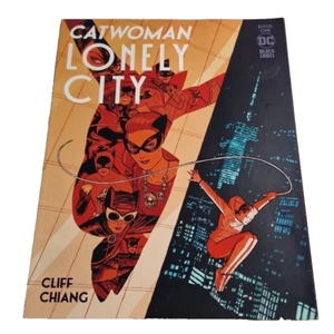CATWOMAN Lonely City: Cliff Chiang Book One DC Black Label (Bagged & Boarded) - Picture 1 of 16