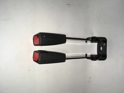 GM OEM 14-19 Sierra 1500 Sistemas de retención Cinturones de seguridad traseros-Hebilla 19300846 Foto 1 de 4