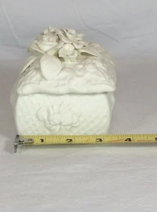 WORLD BLAZERS INC. JEWLRY BOX. WITH LID. EUC - Picture 1 of 3