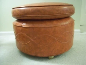 VINTAGE MCM MID CENTURY MODERN ORANGE VINYL OTTOMAN HASSOCK FOOTSTOOL ON WHEELS - Picture 1 of 12