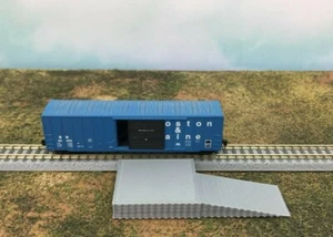 Loading Platform Dock with Ramp - Z Scale 1:220 - No Assembly Required! - Picture 1 of 12