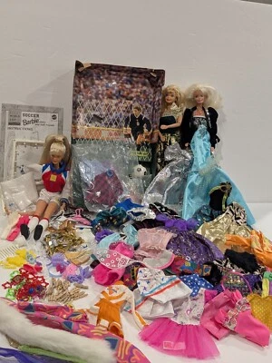 Lote Antigo de Bonecas Barbie Mattel Roupas Sapatos Acessórios Anos 70-1990 Sorte - Imagem 1 de 4