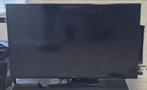 Samsung TV 60" 1080p UN60J620DAF - Picture 1 of 4