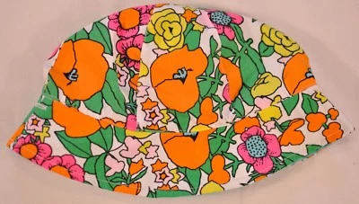 Unisex Niño Pequeño Sol Sombrero Reversible Tiene Gancho y Lazo Mentón Correa Floral o Lunares Foto 1 de 3