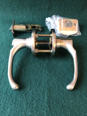 Juego de palancas de puerta de privacidad Callan 502T-NE-US15 Newport, níquel satinado, nuevo en caja Foto 1 de 4