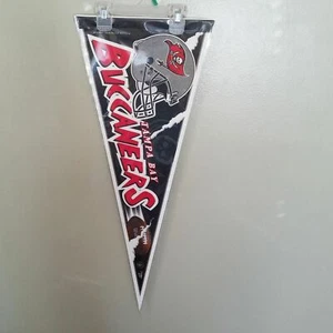 TAMPA BAY BUCCANEERS HELMET VINTAGE FELT PENNANT NFL FOOTBALL 12X30 - Picture 1 of 1