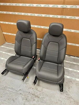 ASIENTOS DEPORTIVOS DE CUERO PORSCHE CAYENNE 9Y CUERO GRIS DE TEST CAR!! Foto 1 de 4