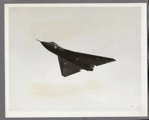 AVRO 707B LARGE ORIGINAL USAF 3RD SQUADRON PHOTO PRE VULCAN RESEARCH AIRCRAFT - Picture 1 of 2